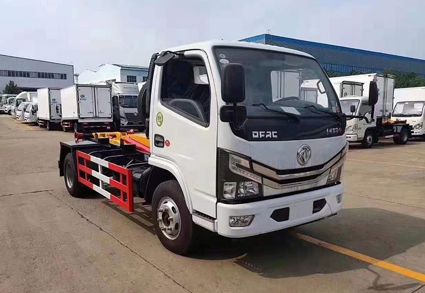 東風(fēng)多利卡勾臂垃圾車(chē)右側(cè)展示圖