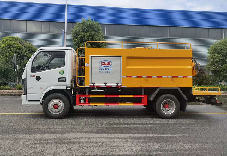 東風多利卡路面養(yǎng)護車圖片