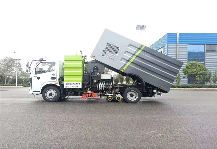 東風多利卡掃路車側(cè)面圖片