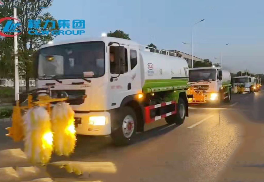 程力集團(tuán)批量環(huán)衛(wèi)車發(fā)車