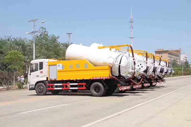 程力品質環(huán)衛(wèi)車聯合疏通車垃圾車批量發(fā)車