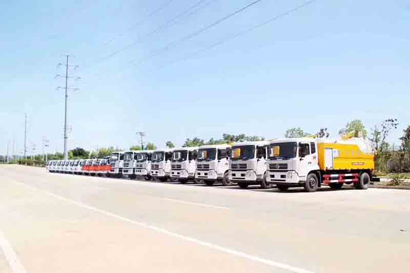 程力軍工品質環(huán)衛(wèi)車聯合疏通車垃圾車批量發(fā)車